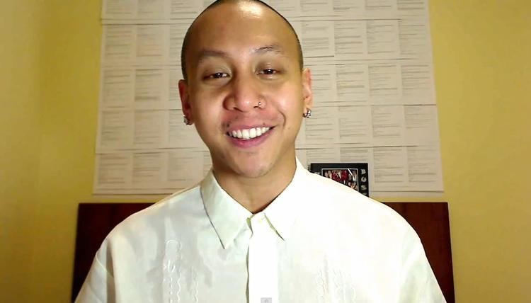 Mikey Bustos Mikey Bustos Voted as 2011 WikiPinoy of the Year BakitWhy