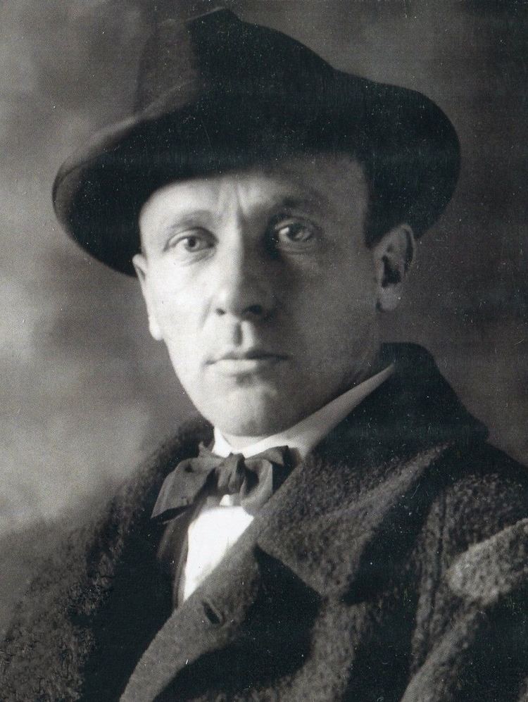 Mikhail Bulgakov httpsuploadwikimediaorgwikipediacommonscc