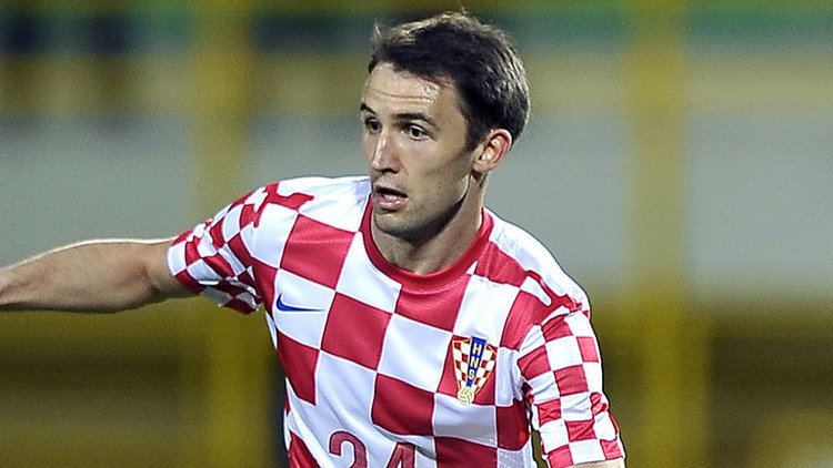 Milan Badelj Transfer news Fiorentina to sign Milan Badelj from Hamburg