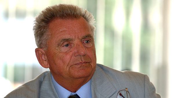 Milan Horálek Ve vku 80 let zemel bval ministr Milan Horlek Novinkycz