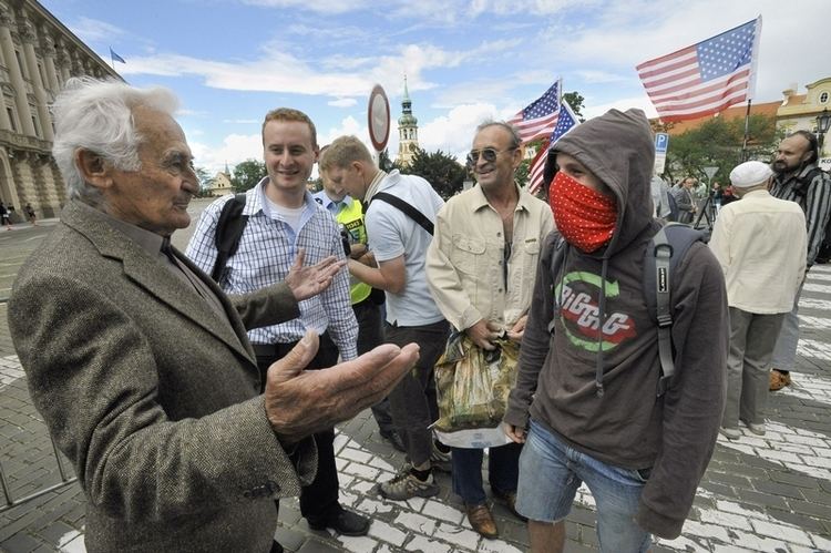Milan Paumer VIDEO Stovky demonstrant naruily dopravu v centru Prahy