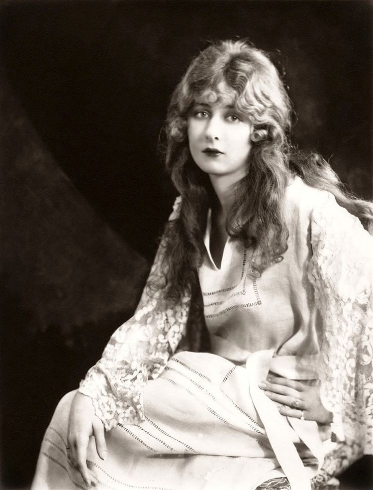 Mildred Harris Mildred HarrisAnnex