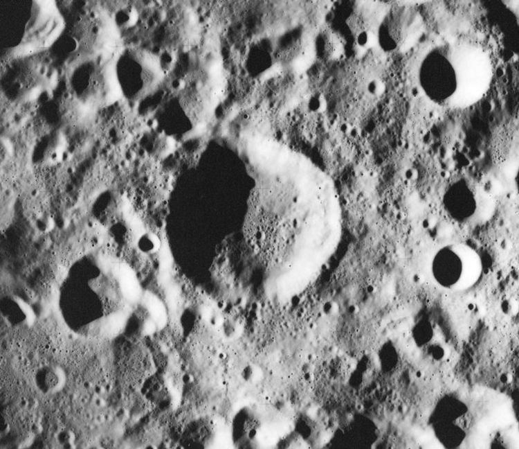 Mills (crater)