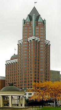 Milwaukee Center httpsuploadwikimediaorgwikipediacommonsthu