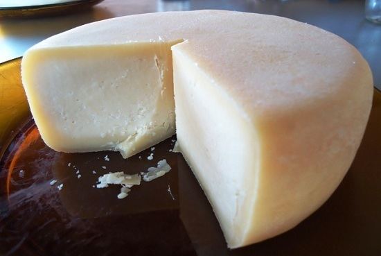 Minas cheese eatrionetwpcontentuploads201308queijomeia