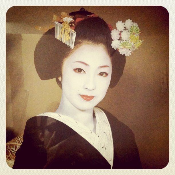 Mineko Iwasaki wearing headdress and kimono