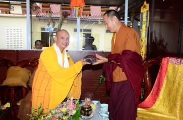 Minling Khenchen Rinpoche Pht gio Vit Nam Lm ng Ngi Minling KhenChen