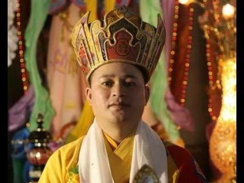 Minling Khenchen Rinpoche Ngi Minling Khenchen Rinpoche c hnh l tn phong cho