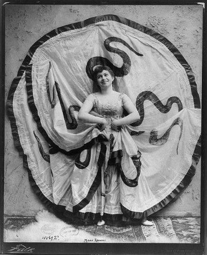 Minnie Renwood Amazoncom Photo Minnie Renwood showgirl c1894 serpentine dance