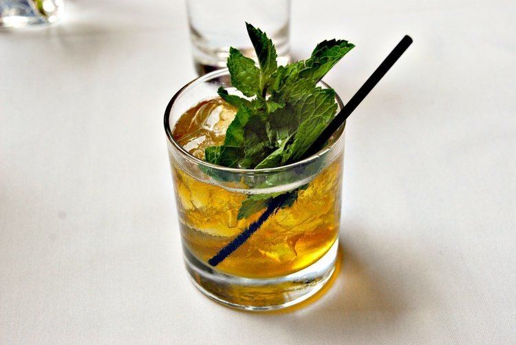 Mint julep This Louisville Bartender Thinks Mint Juleps Are for Tourists MUNCHIES