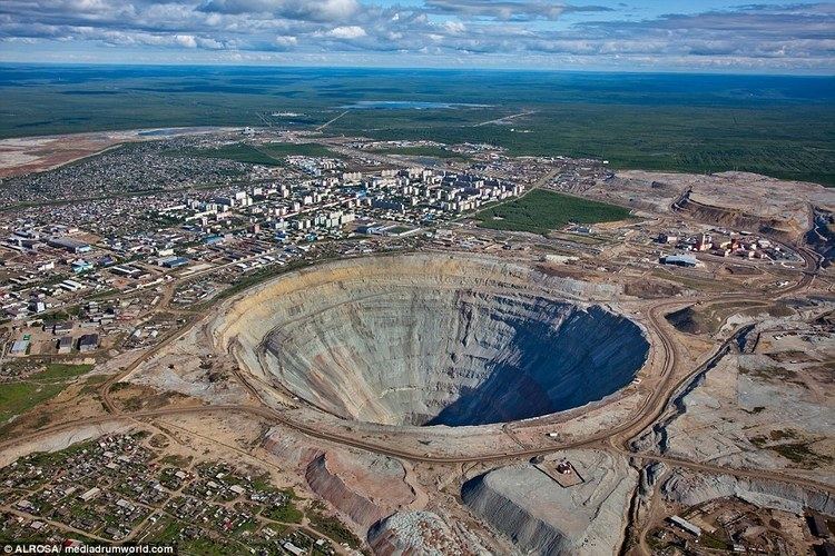 Mir mine Russia39s Mir diamond mine valued at 13 BILLION Daily Mail Online