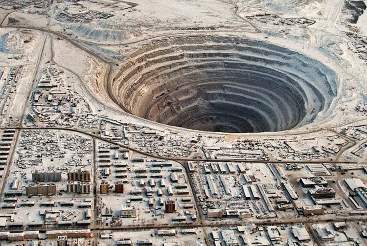 Mir mine 5 Fascinating Facts About Mir Mine the World39s Largest Open Pit