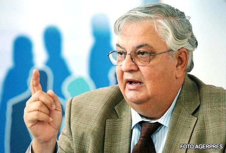 Mircea Coșea UNPR readuce la viata politica un dinozaur din lumea economistilor