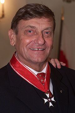 Mirosław Hermaszewski httpsuploadwikimediaorgwikipediacommonsthu