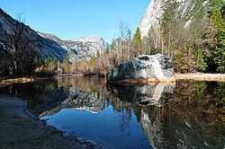 Mirror Lake (California) httpsuploadwikimediaorgwikipediacommonsthu