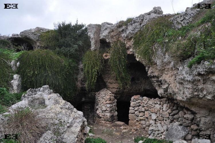 Misraħ Għar il-Kbir Misrah Ghar ilKbir Malta the Great Cave at Clapham Junction Cart Ruts