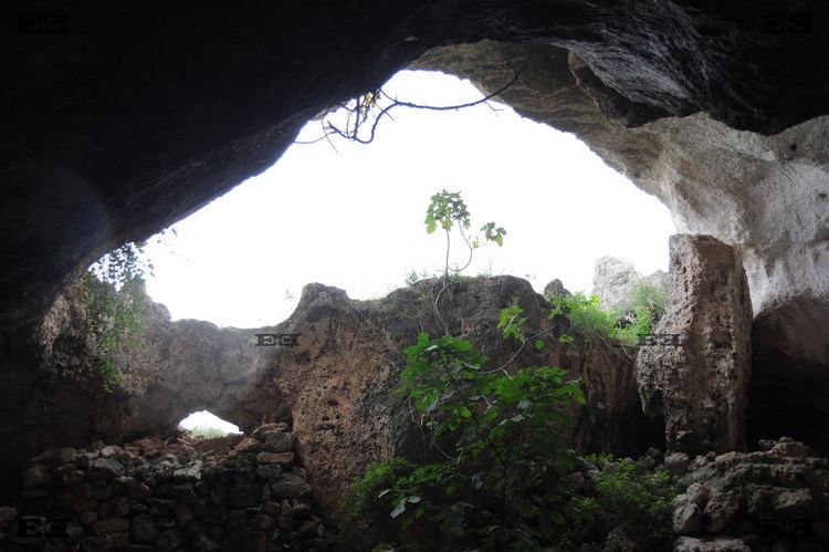 Misraħ Għar il-Kbir ghar ilkbir great cave troglodytes Malta Cart Ruts