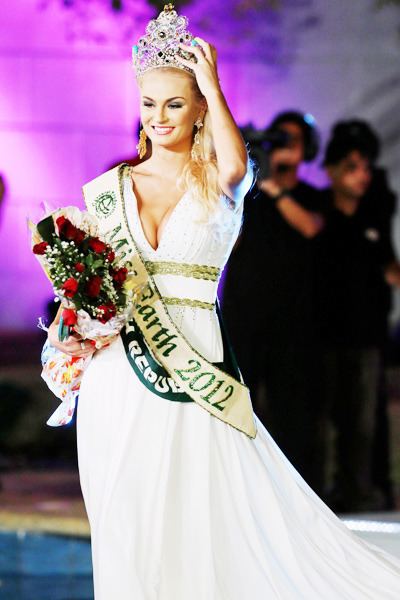 Miss Earth 2012 2012 Miss Earth winner Tereza Fajksova of Czech Republic 2nd L