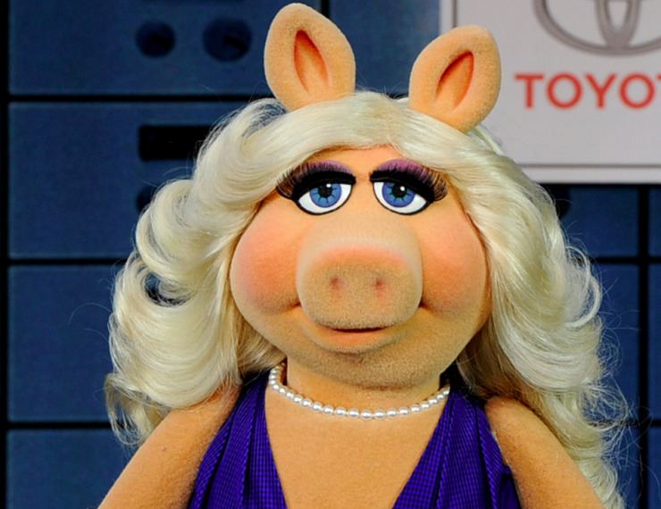 Miss Piggy Miss Piggy Is Full Active After Breaking Up With Kermit The Frog