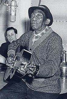 Mississippi John Hurt httpsuploadwikimediaorgwikipediacommonsthu