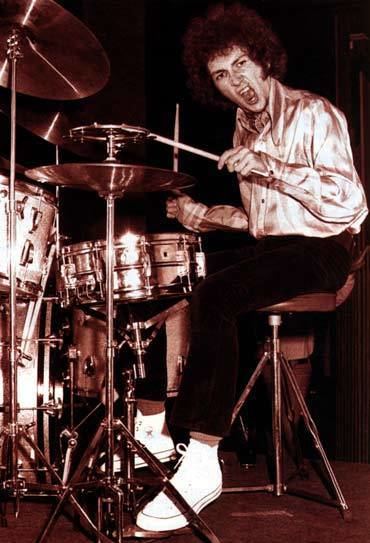 Mitch Mitchell wwwdrummerworldcompicsdrum7michmitchell2jpg