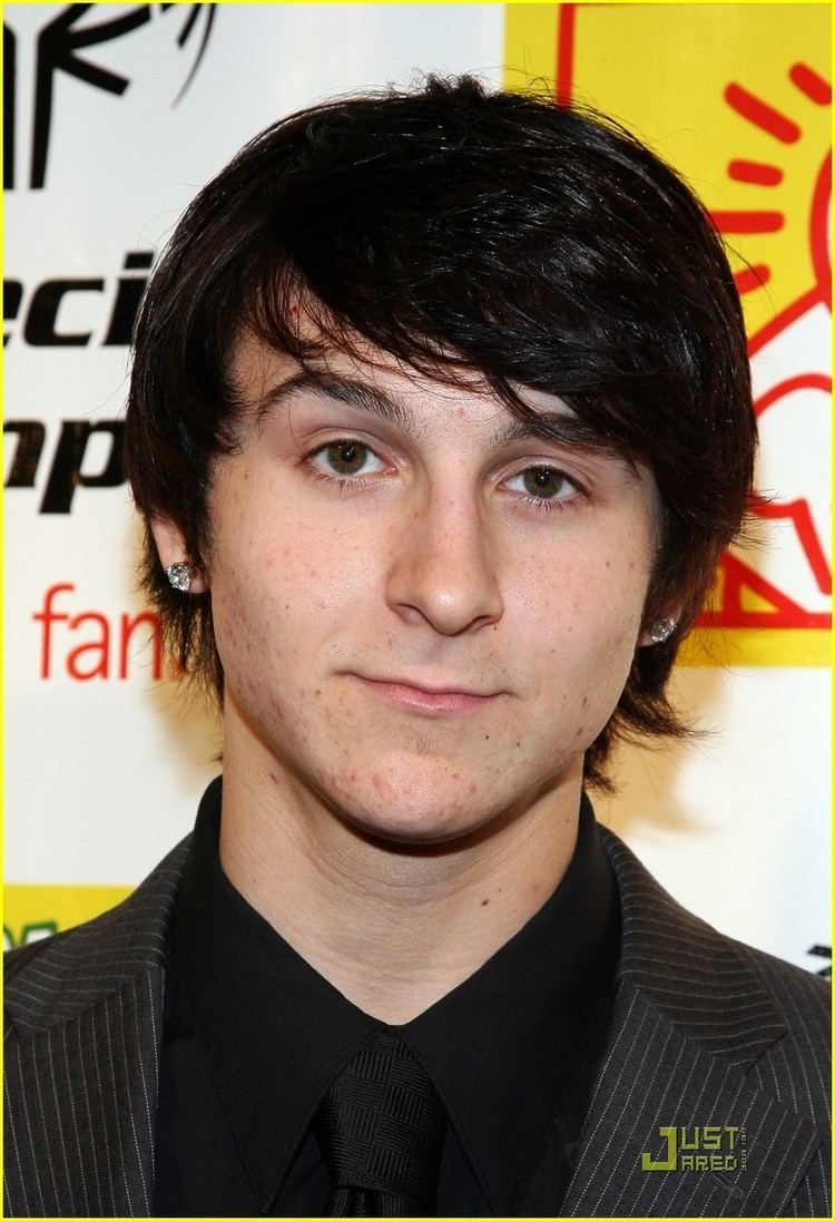 Mitchel Musso Mitchel Musso Celebrates A Very Special Christmas Photo