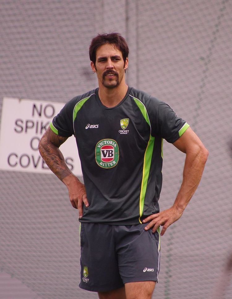 Mitchell Johnson with the Australian cricket team in the 2013–14 Ashes series