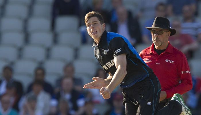 Mitchell Santner Mitchell Santner Grant Elliott earn NZ central contracts