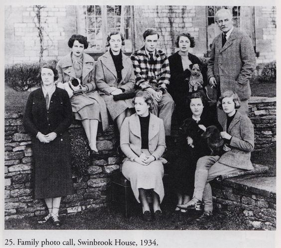 Mitford family The Mitfords Family photo Swinbrook House 1934 mitford circle