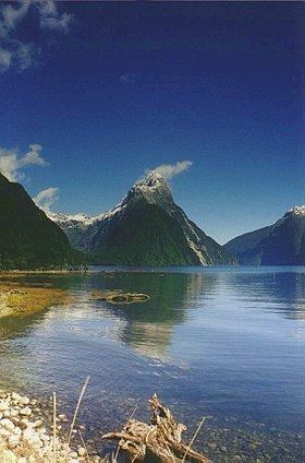 Mitre Peak (New Zealand) httpsuploadwikimediaorgwikipediacommonsthu