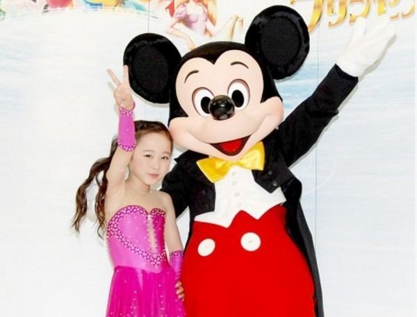 Miyu Honda Child actress Honda Miyu figures skates for Disney on Ice