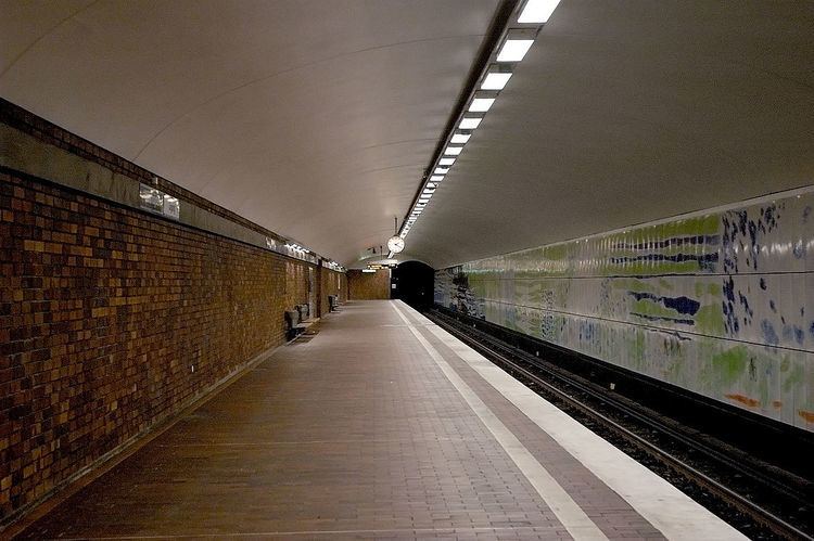 Mälarhöjden metro station