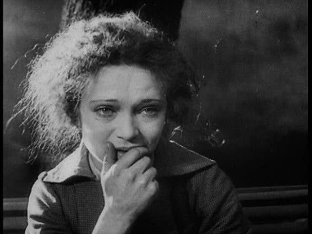 Ménilmontant (film) Mnilmontant 1926 Directorwritercinematographereditor