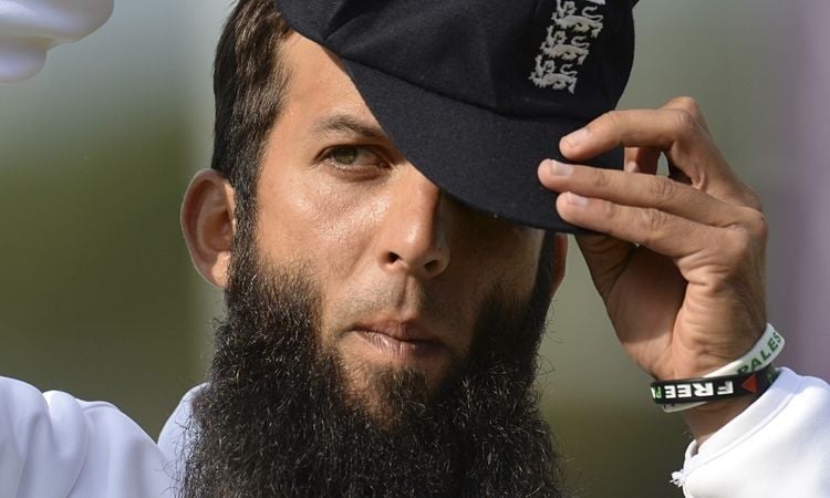 Moeen Ali (Cricketer) playing cricket