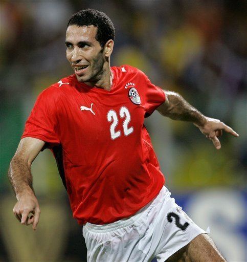 Mohamed Aboutrika Aboutrika hints at retirement after Egypt39s 16 defeat