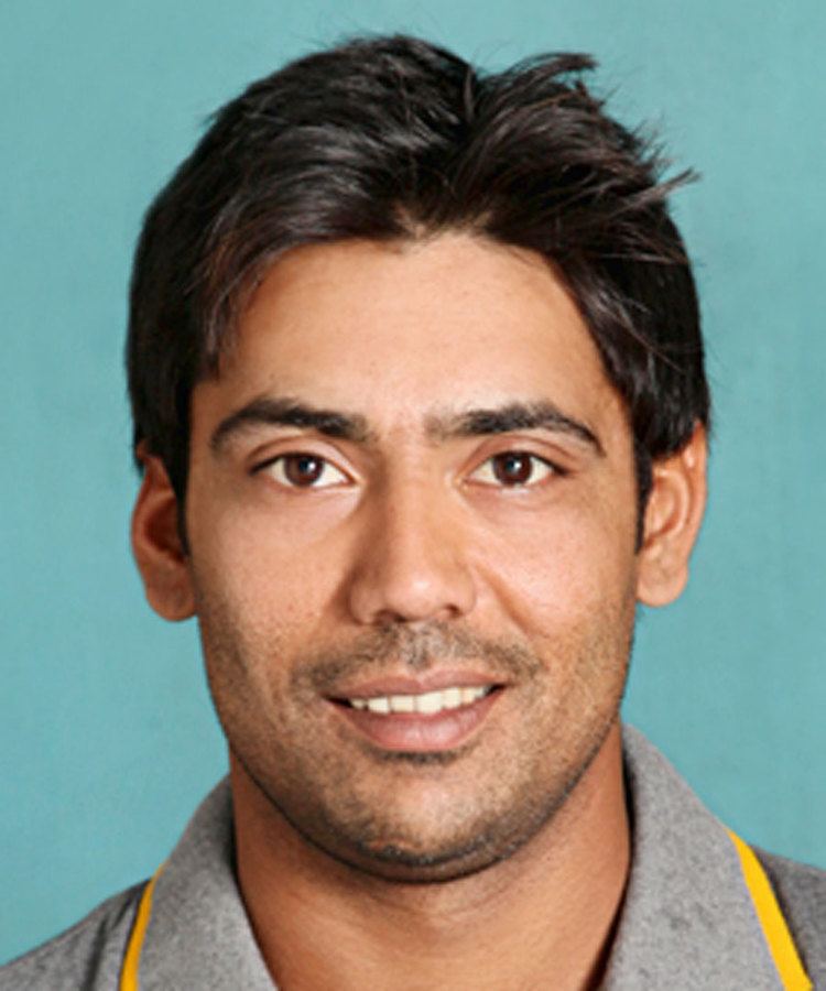 Mohammad Sami (Cricketer) playing cricket