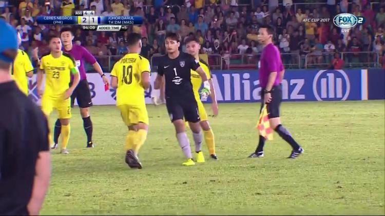 Mohd Farizal Marlias VIDEO Farizal Marlias loses his cool vs Ceres gets sent off by