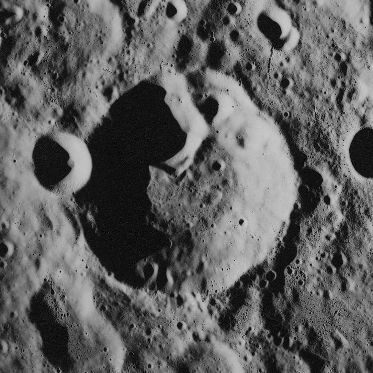 Mohorovičić (crater)