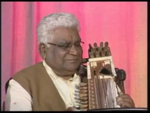 Moinuddin Khan Sarangi Dr Ragini Trivedi on techniques with Ustad Moinuddin Khan