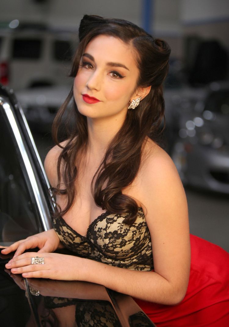 Molly Ephraim Molly Ephraim 39Distinctive39 Look Album Viral Photos and