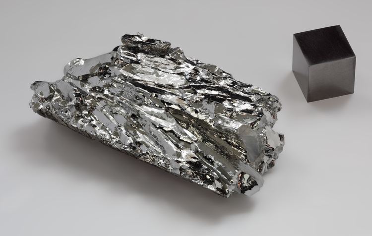 Molybdenum httpsuploadwikimediaorgwikipediacommons33