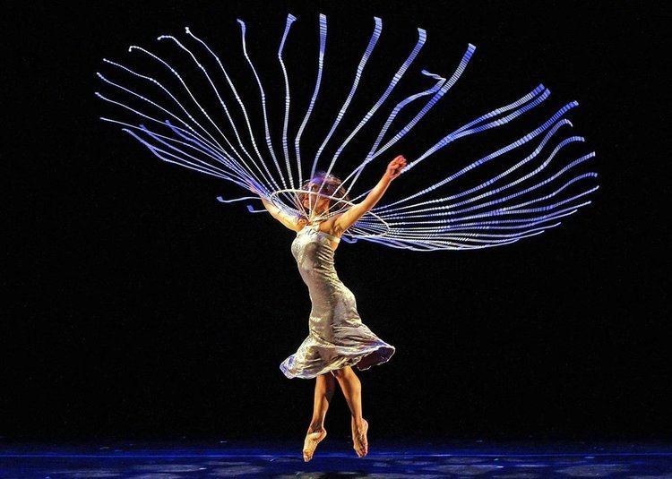 MOMIX Momix39s 39Botanica39 Evokes Four Seasons at the Joyce Review The