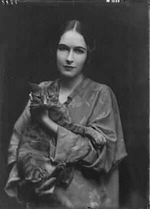Mona Bruns ludivinedix Miss Mona Bruns with Buzzer the Cat Arnold Genthe