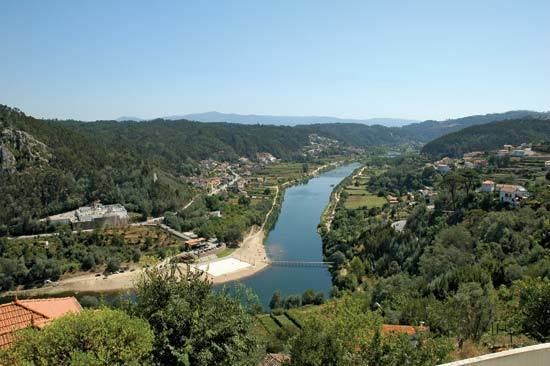 Mondego River httpsmedia1britannicacomebmedia181505180