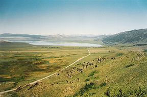 Mono Basin httpsuploadwikimediaorgwikipediacommonsthu