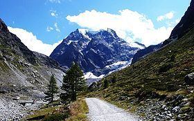 Mont Collon httpsuploadwikimediaorgwikipediacommonsthu