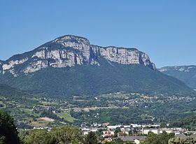 Mont Peney httpsuploadwikimediaorgwikipediacommonsthu