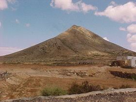 Montaña de Tindaya httpsuploadwikimediaorgwikipediacommonsthu