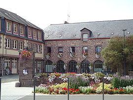 Montfort-sur-Meu httpsuploadwikimediaorgwikipediacommonsthu