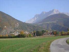 Montmaur, Hautes-Alpes httpsuploadwikimediaorgwikipediacommonsthu